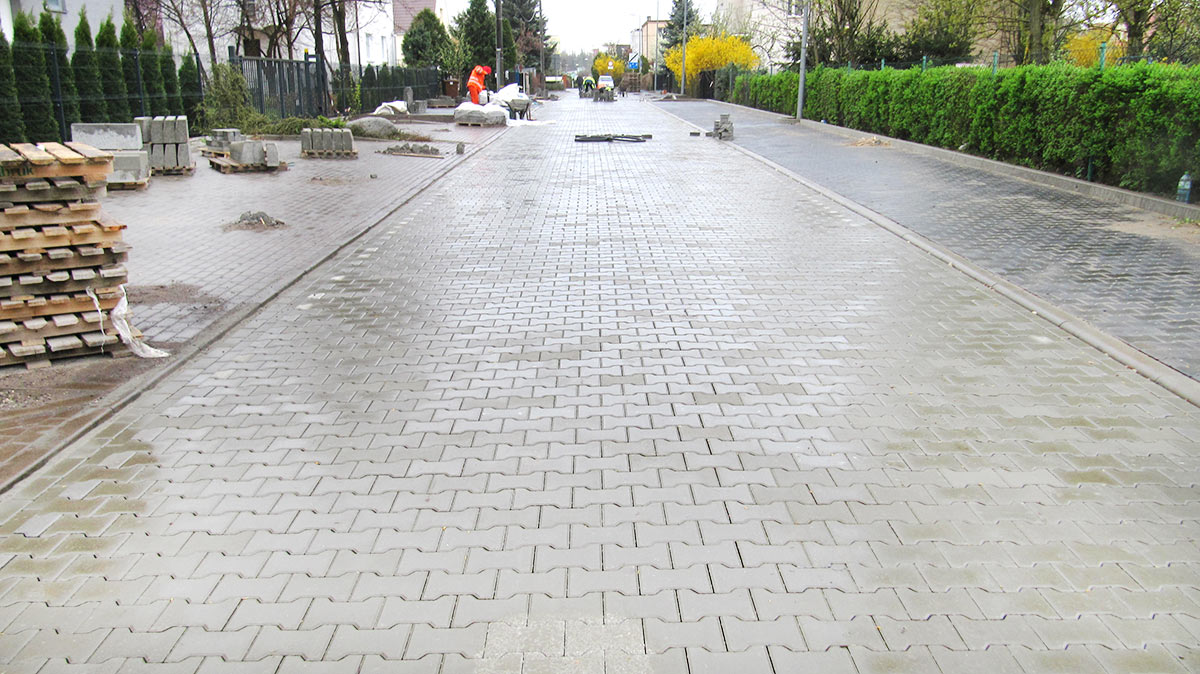 Prace ziemne, makroniwelacje, drogi z kostki brukowej