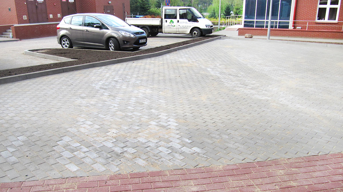 Prace ziemne, makroniwelacje, drogi z kostki brukowej